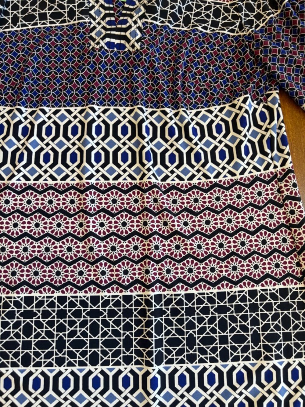 DM Collection geometric patterned shift dress - Picture 2 of 4
